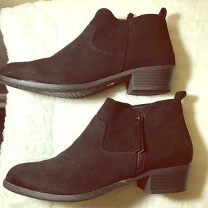 Black booties - NWT - size 8